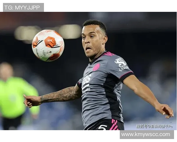 足球球星婚姻揭秘：那些鲜为人知的背后故事与感情波折